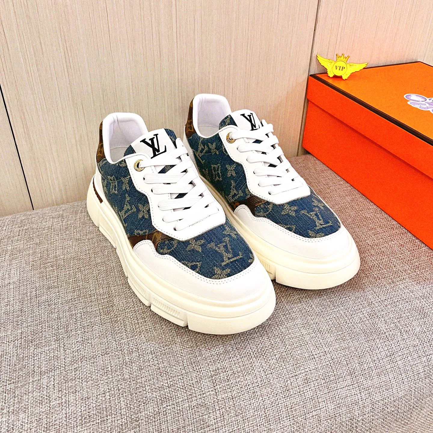 Men's shoes 💰 420 men's shoes 💰 [LV] 🔥 Louis Vuitton high-end men's shoes brand official website 1:1 latest masterpiece: uppers are made of Italian imported first-layer cowhide with comfortable and breathable lining ➕ original non-slip and wear-resistant outsole 🔥, making walking more convenient and comfortable! An exclusive new model, a stunning work, a beautiful 1:1 replica [color] compared to the official quality! Create a fashionable personality to set off your uniqueness! A must-have for trendy men! Classic 🔥Size: 38-44 Color: 🔥 2⃣️colors available🔥.